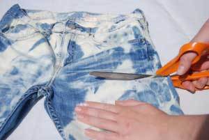 Tie Dyeing 5 Ways – Part 1 – Scrunch Dyed Denim Hotpants